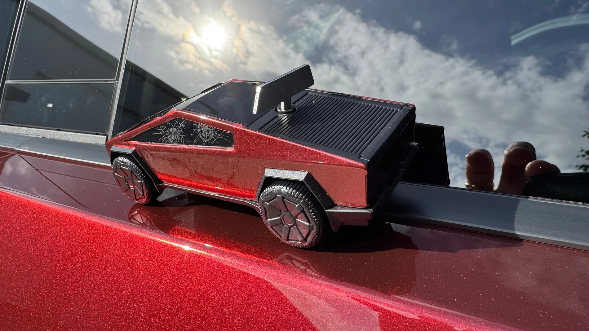 Tesla Cybertruck Matte vs Gloss. What would you choose? IMG_6428