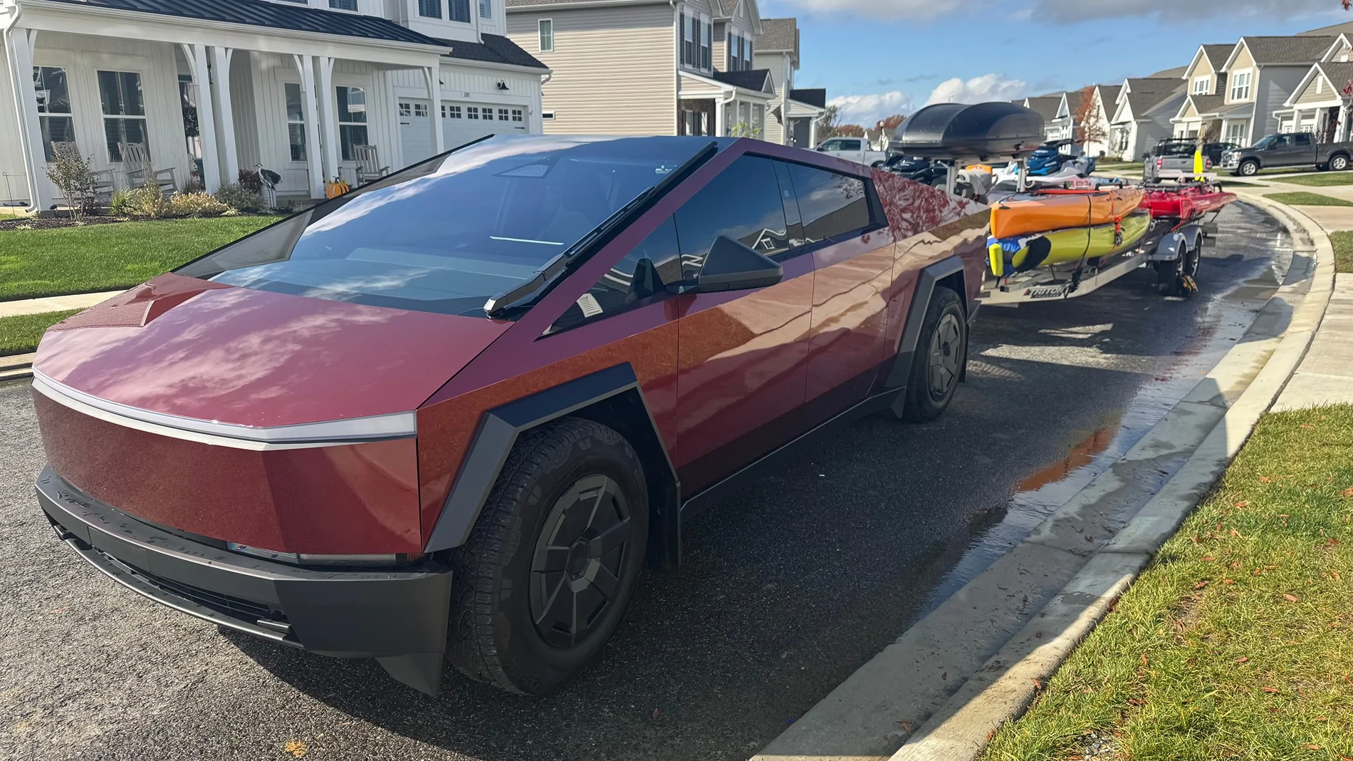 Tesla Cybertruck Matte vs Gloss. What would you choose? IMG_6380