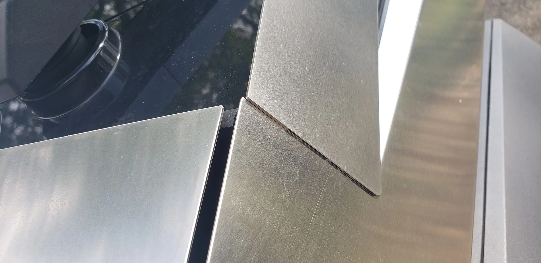 Tesla Cybertruck CT top panel coming lose. 😒 20251009_141930[1]