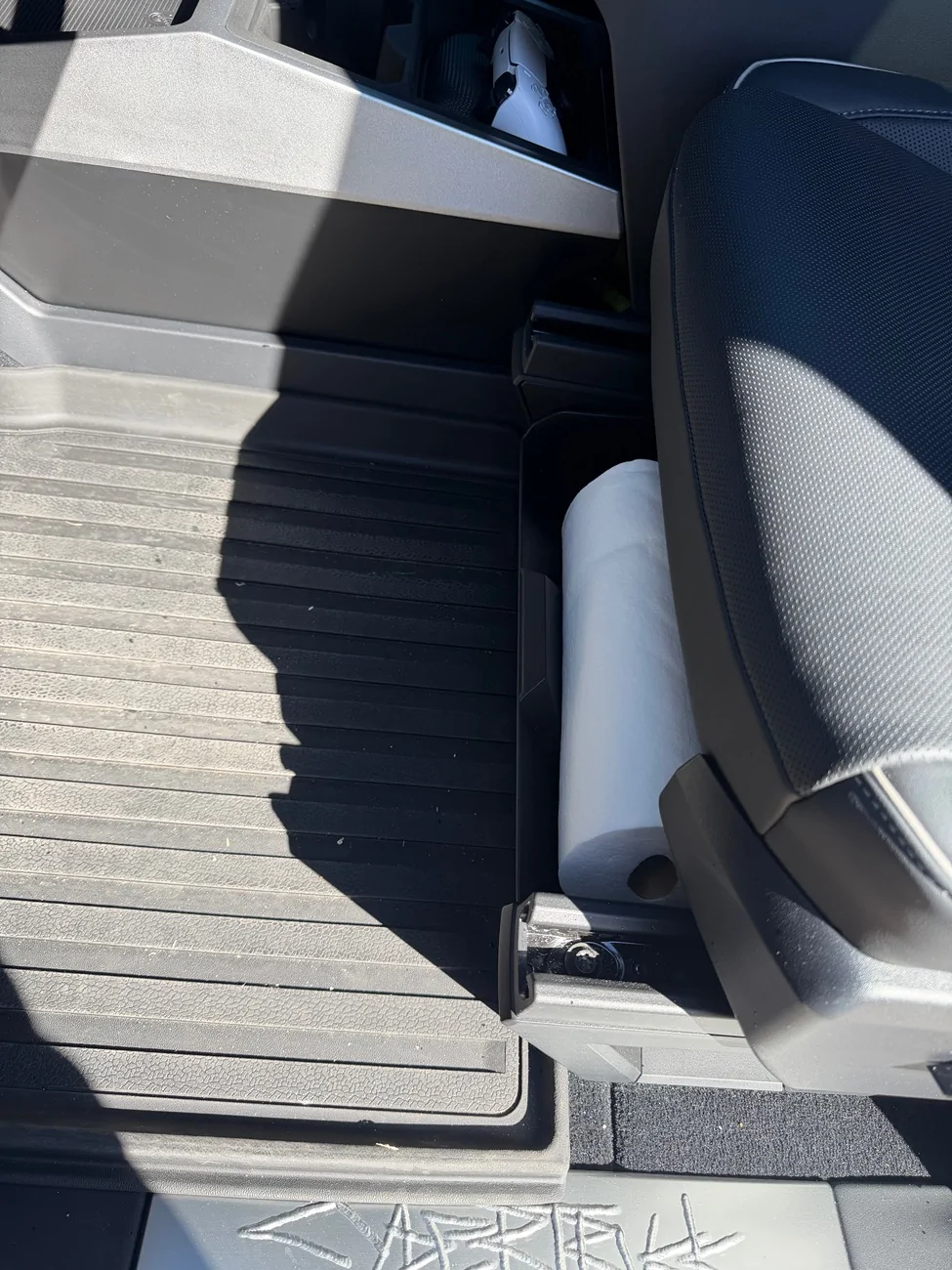 Tesla Cybertruck Paper towels mount IMG_3875
