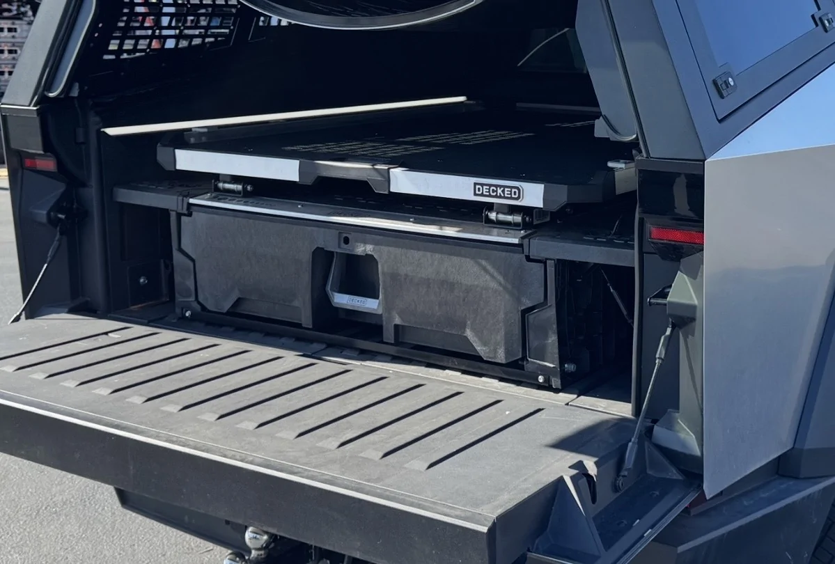 Tesla Cybertruck Mars full rack and bike rack IMG_4078