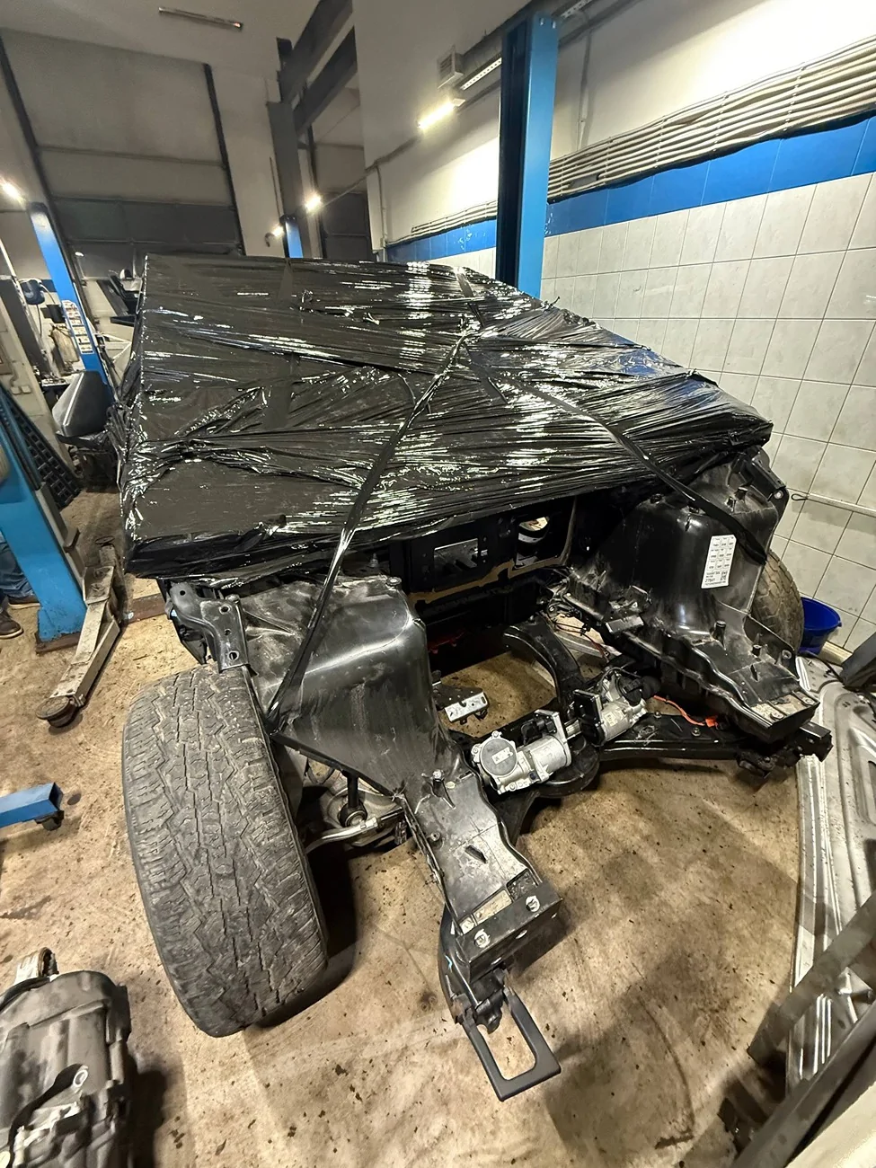 Tesla Cybertruck Cybertruck repair after major accident (damage to aluminum structure, engine subframe and steering rack) photo_2026-03-13_11-39-04