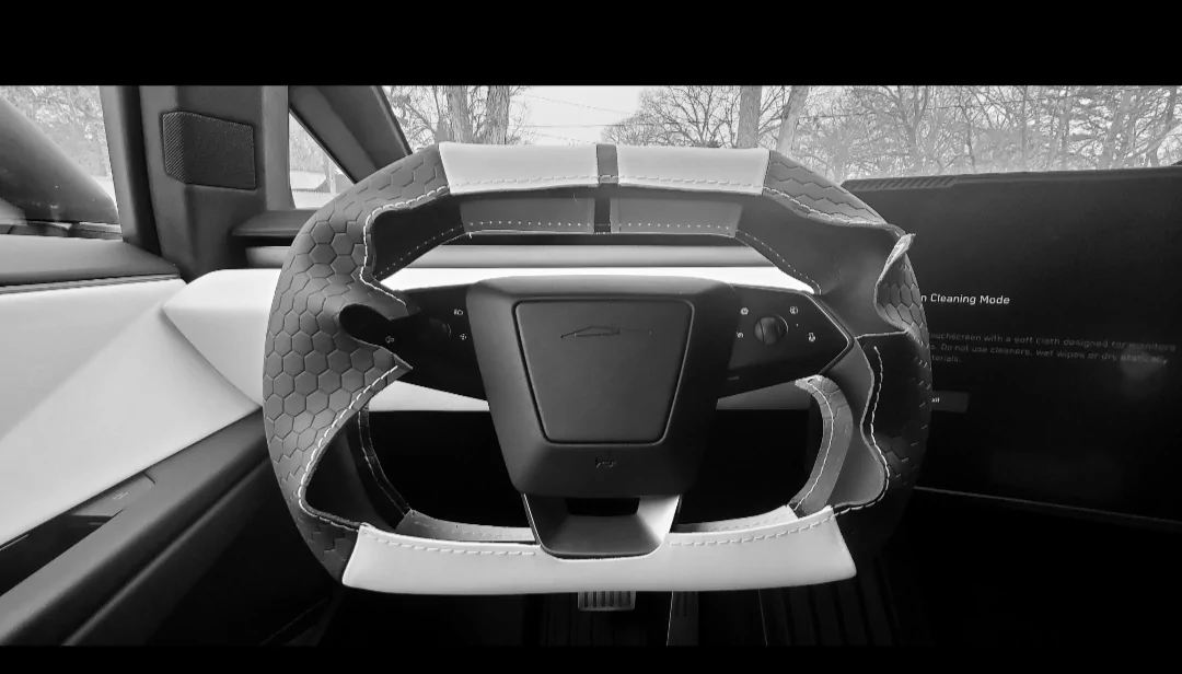 Tesla Cybertruck White/Black Steering Squircle Cover Screenshot_20260314-061712_Gallery