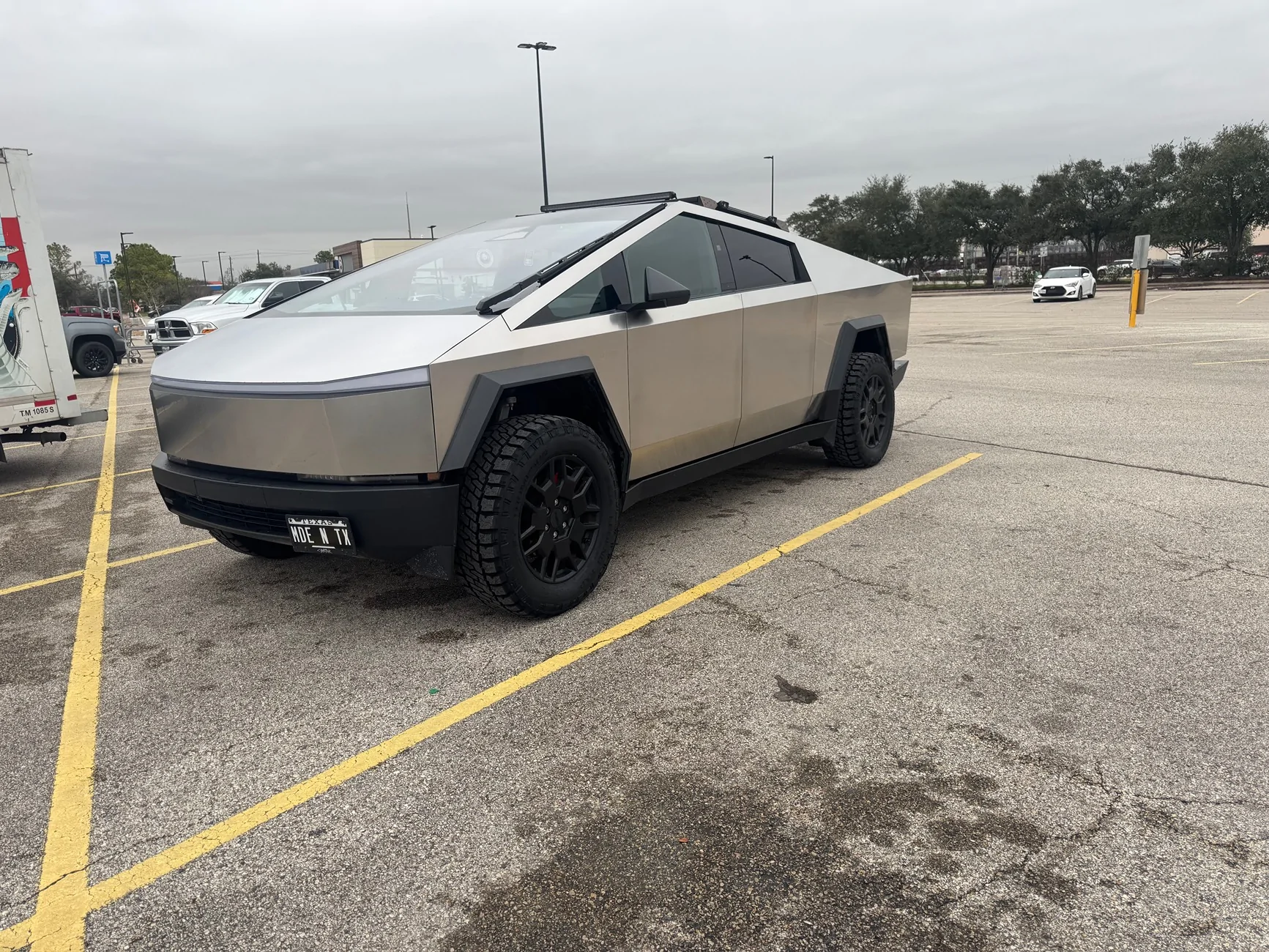 Tesla Cybertruck Time for new tires, bring your opinions. 🛞 IMG_1091