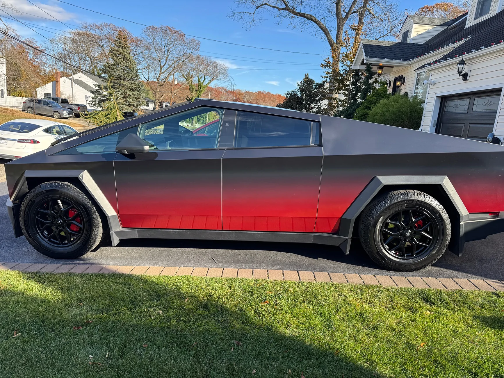 Tesla Cybertruck Time for new tires, bring your opinions. 🛞 IMG_8209