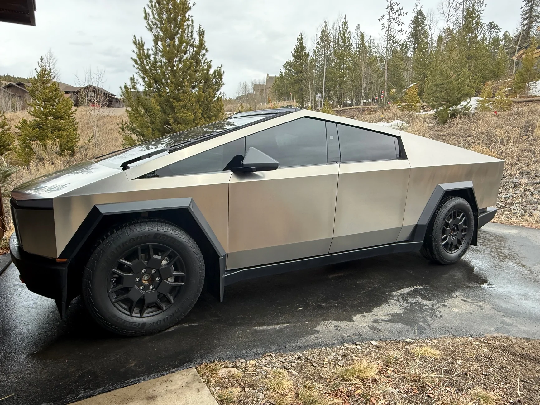 Tesla Cybertruck 275/65-r20 tires? IMG_6172