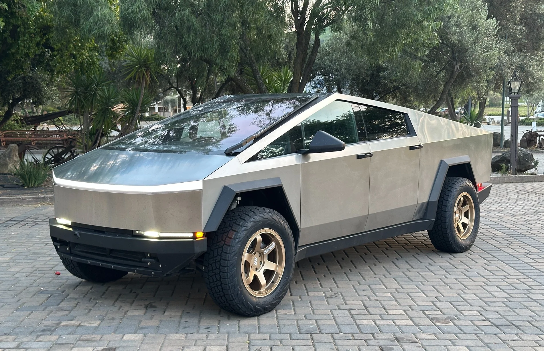 Tesla Cybertruck Daily random Cybertruck photos thread - Post Yours! 📸 🤳 1773890766099-ls