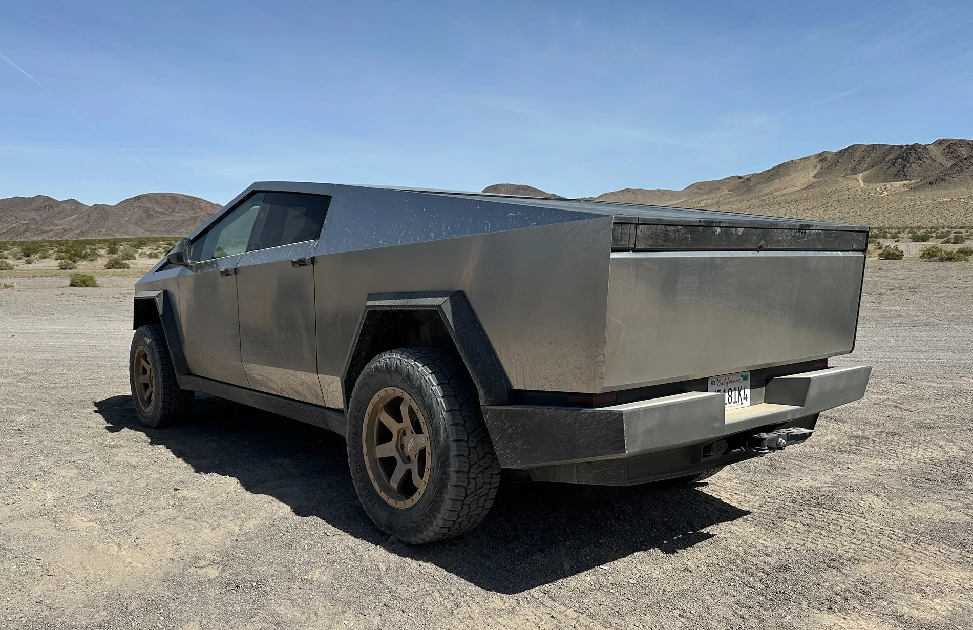 Tesla Cybertruck Staggered Tires? Will it work? UPDATE: It does work! 1773891479357-e8