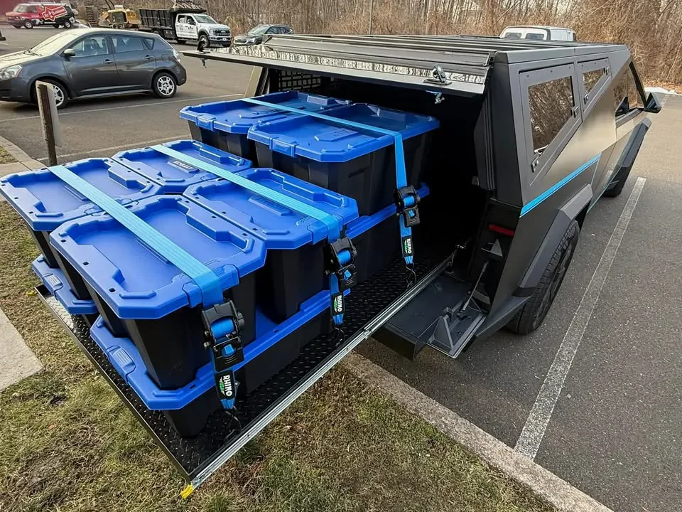 Tesla Cybertruck Urander Enclosed Bed Cap Review. "This Cybertruck Mod Changes Everything!" IMG_4327