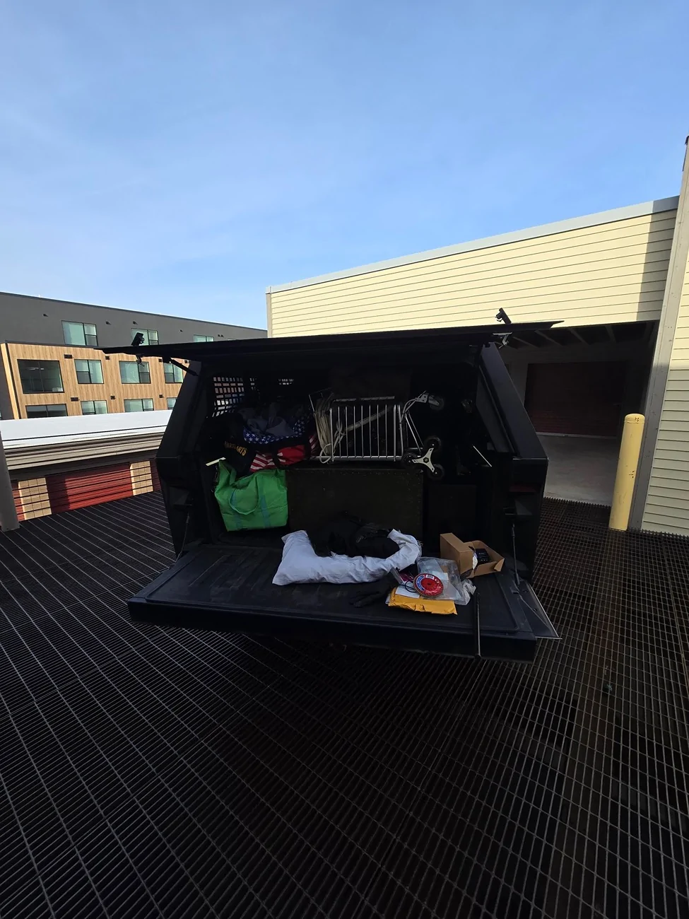 Tesla Cybertruck Urander Enclosed Bed Cap Review. "This Cybertruck Mod Changes Everything!" IMG_4330