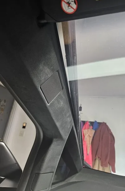 Tesla Cybertruck Wiper home position - is the wiper visible from the inside? 1774110887626-wu