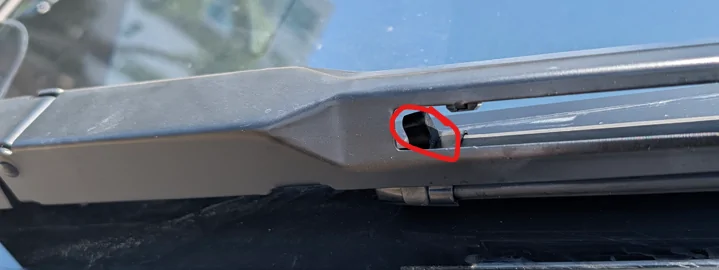 Tesla Cybertruck Wiper home position - is the wiper visible from the inside? 1774111822604-s8