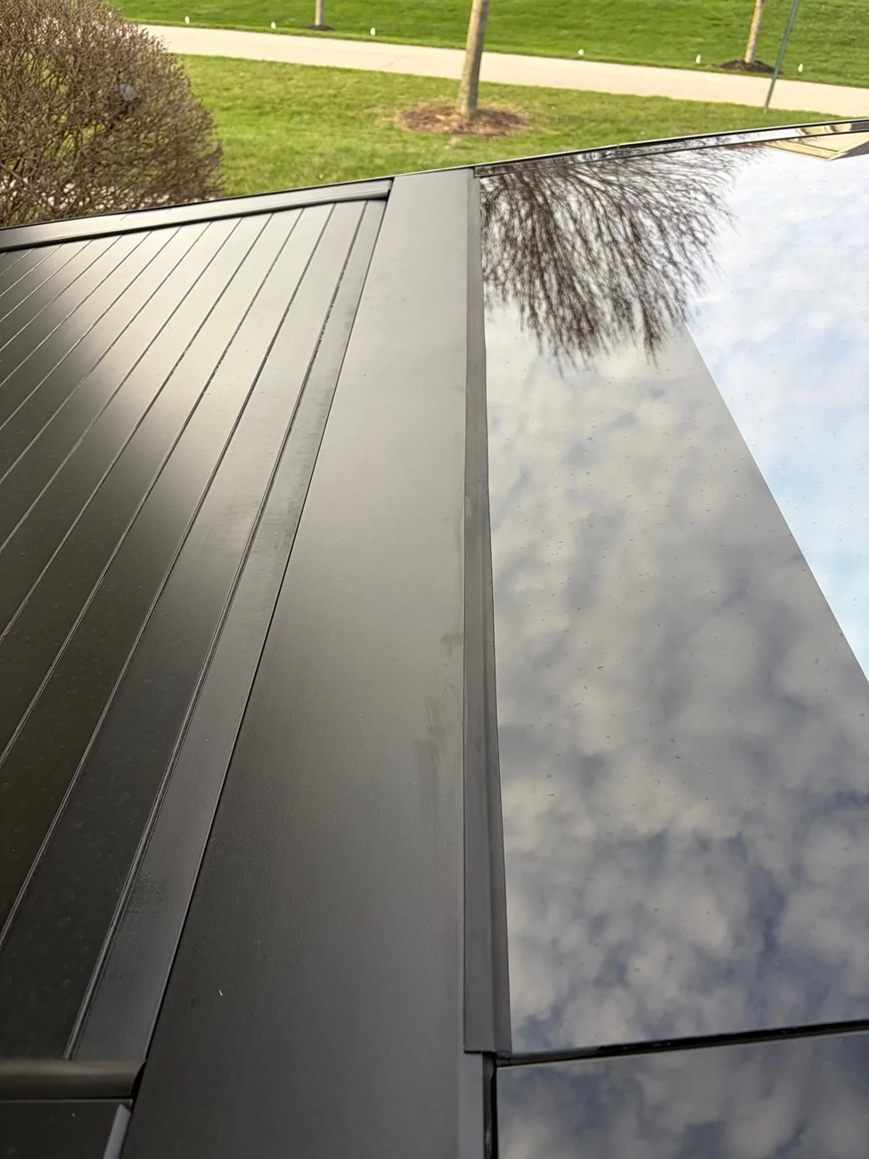 Tesla Cybertruck Tonneau cover leaks IMG_0415