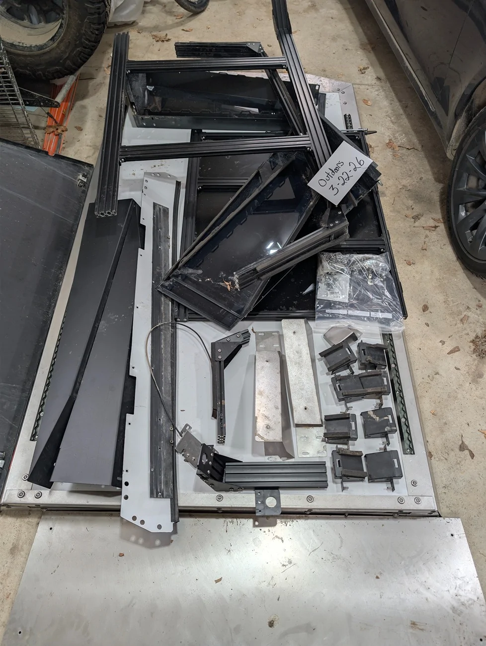 Tesla Cybertruck CYBERTRUCK Co Roof Top Camper System PXL_20260322_170506445.RAW-01