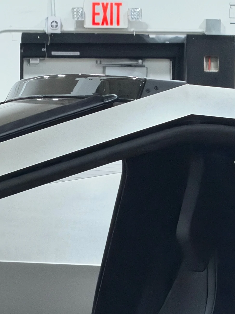 Tesla Cybertruck OEM Light bar Parts breakdown and pricing IMG_2664
