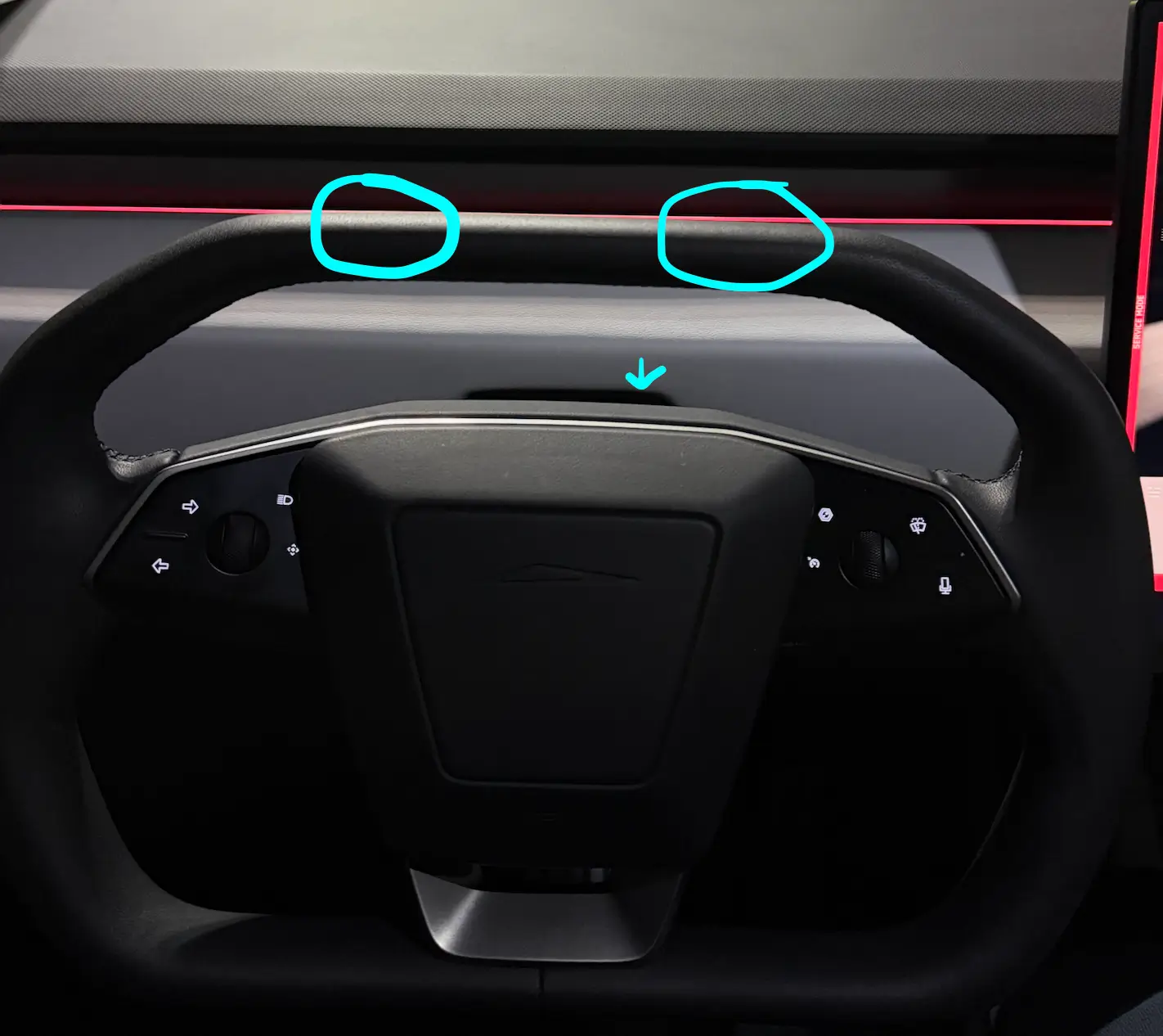 Tesla Cybertruck Steering wheel off-centered. SC acknowledging but no fix?! 1774480406158-4l