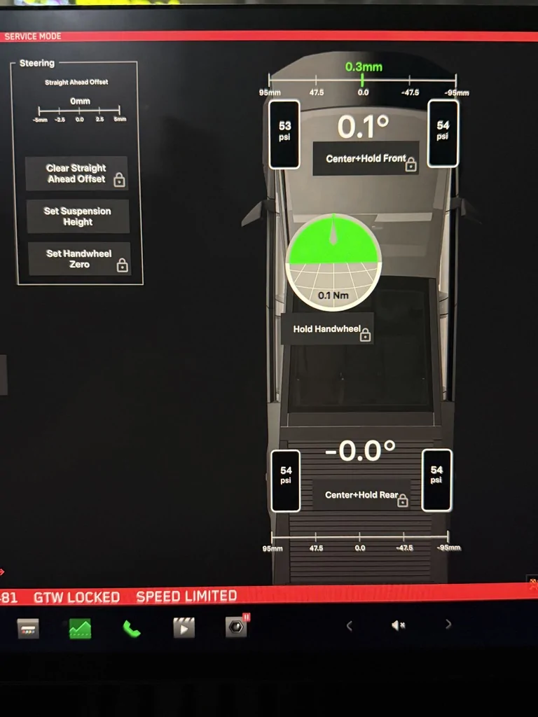 Tesla Cybertruck Steering wheel off-centered. SC acknowledging but no fix?! 1774480586722-zf