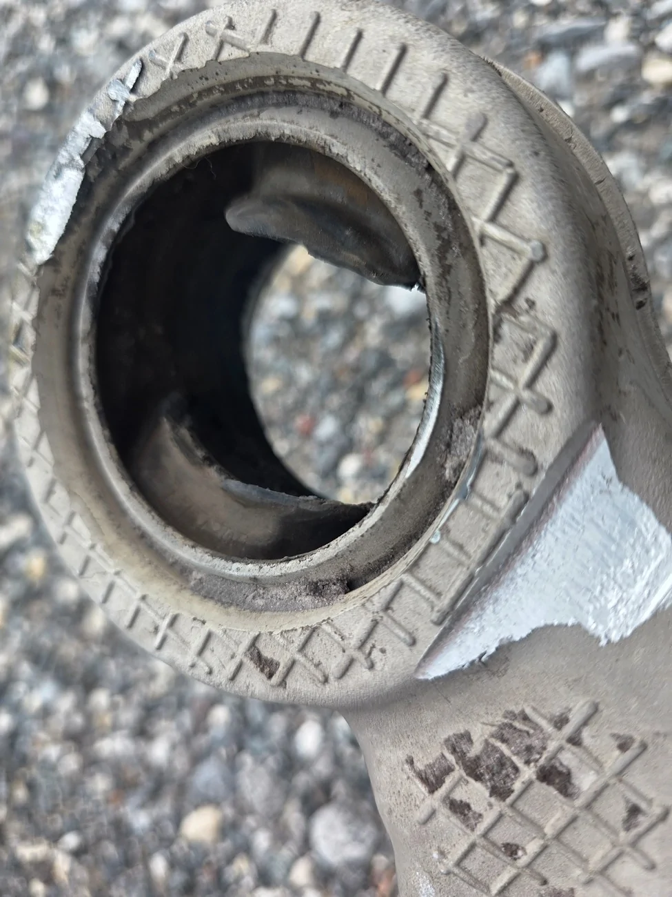 Tesla Cybertruck Had to replace lower control arms and knuckle 1000024364