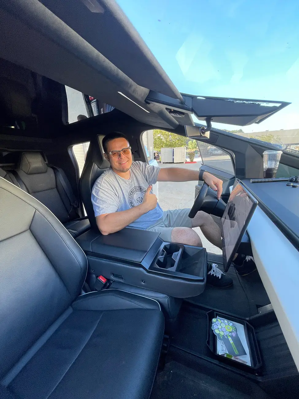Tesla Cybertruck 6 or 7 Seater Need tempImagef0kVhm