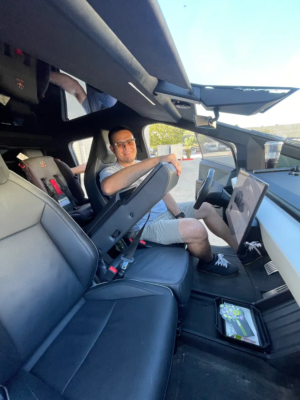 Tesla Cybertruck 6 or 7 Seater Need tempImagegGas0U