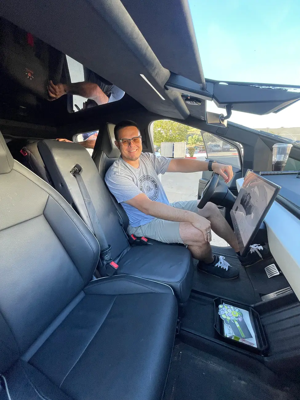 Tesla Cybertruck 6 or 7 Seater Need tempImageRhCwLa