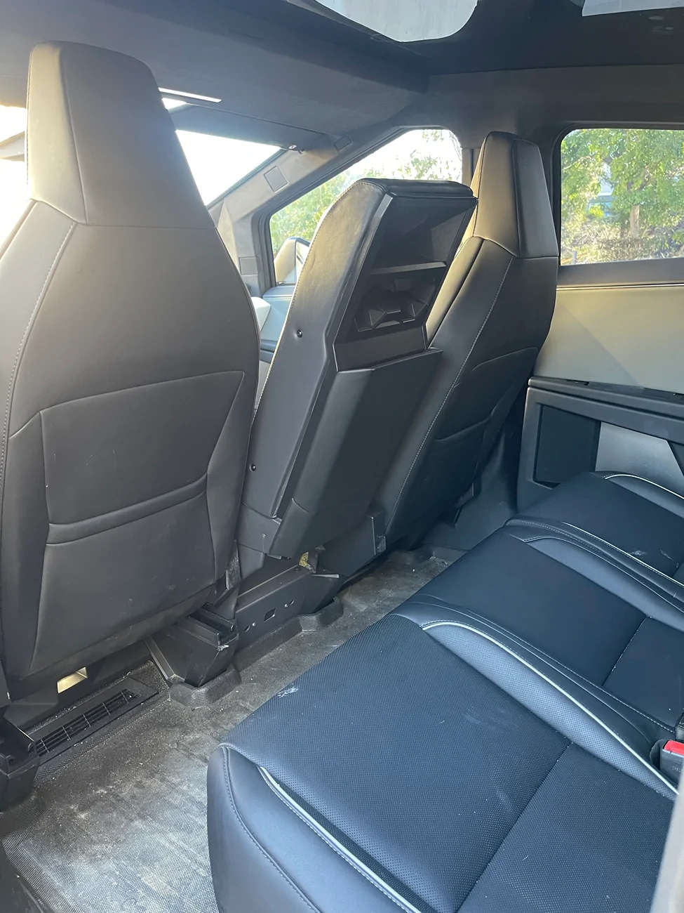Tesla Cybertruck 6 or 7 Seater Need tempImagey4TNR7