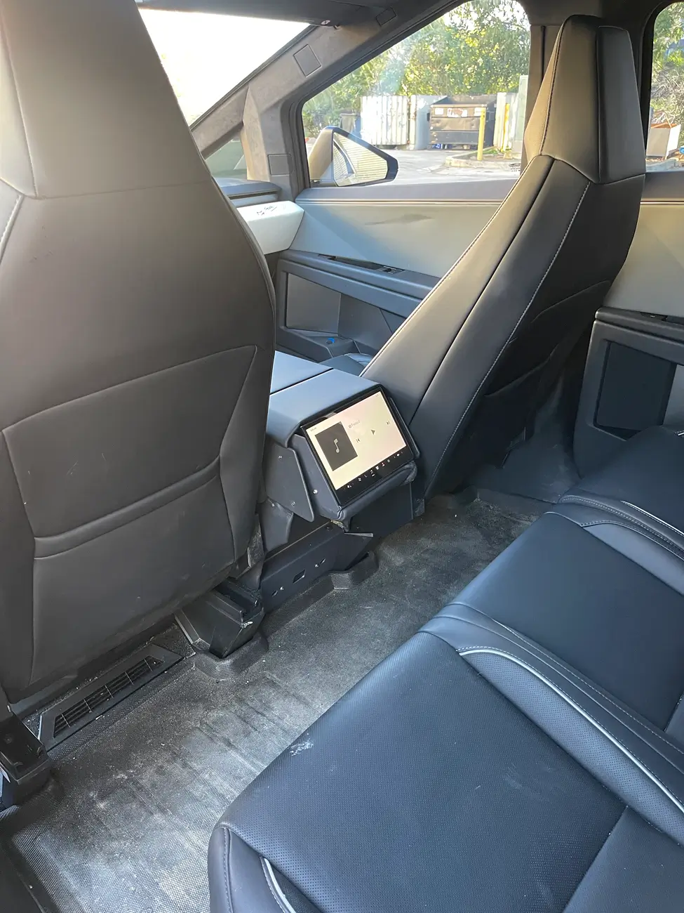 Tesla Cybertruck 6 or 7 Seater Need tempImagep2d0Y4