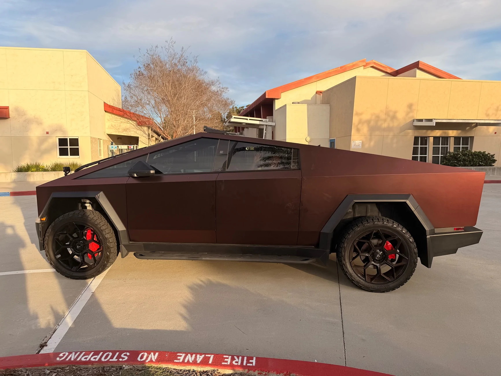 Tesla Cybertruck AWD VS BEAST IMG_0508