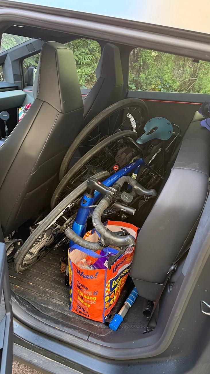Tesla Cybertruck What Are You Hauling in your Cybertruck? 🦾 👷‍♂️ IMG_1495