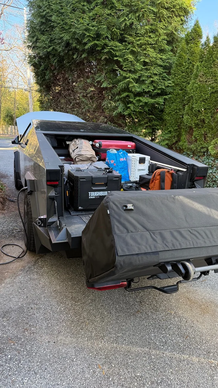 Tesla Cybertruck What Are You Hauling in your Cybertruck? 🦾 👷‍♂️ IMG_1494