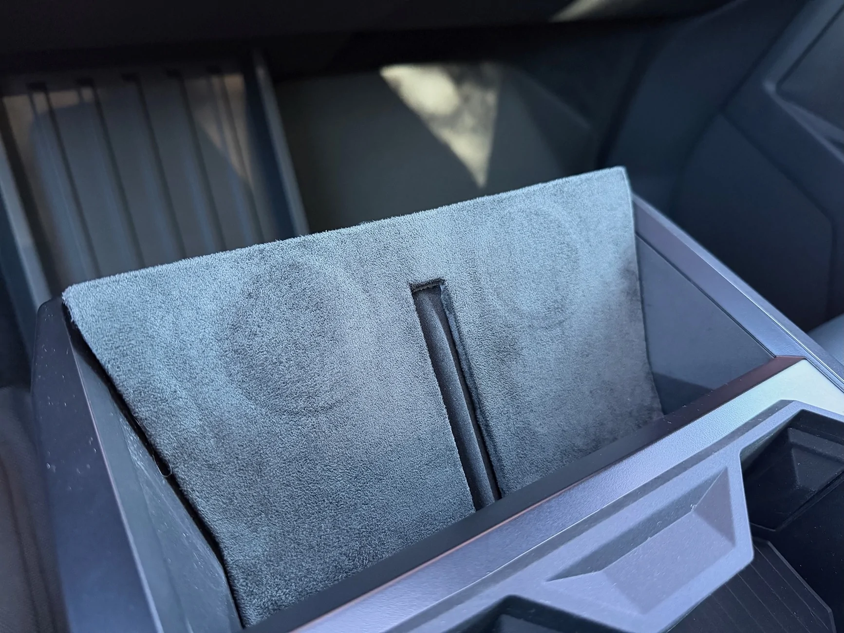 Tesla Cybertruck HARDWARE FIX for hot phone charging issue! New wireless charger has a built-in heatsink IMG_0798