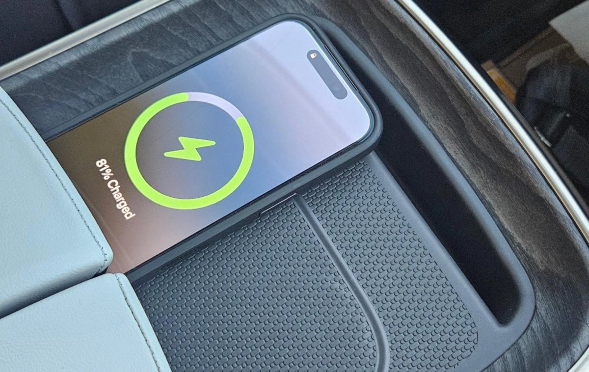 Tesla Cybertruck HARDWARE FIX for hot phone charging issue! New wireless charger has a built-in heatsink magsafe-wireless-charger-2-1774625936