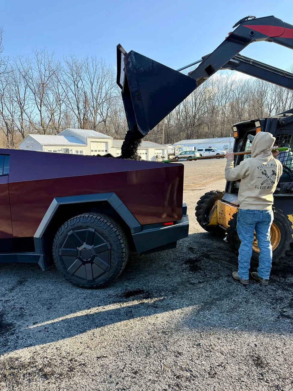 Tesla Cybertruck What Are You Hauling in your Cybertruck? 🦾 👷‍♂️ IMG_1948