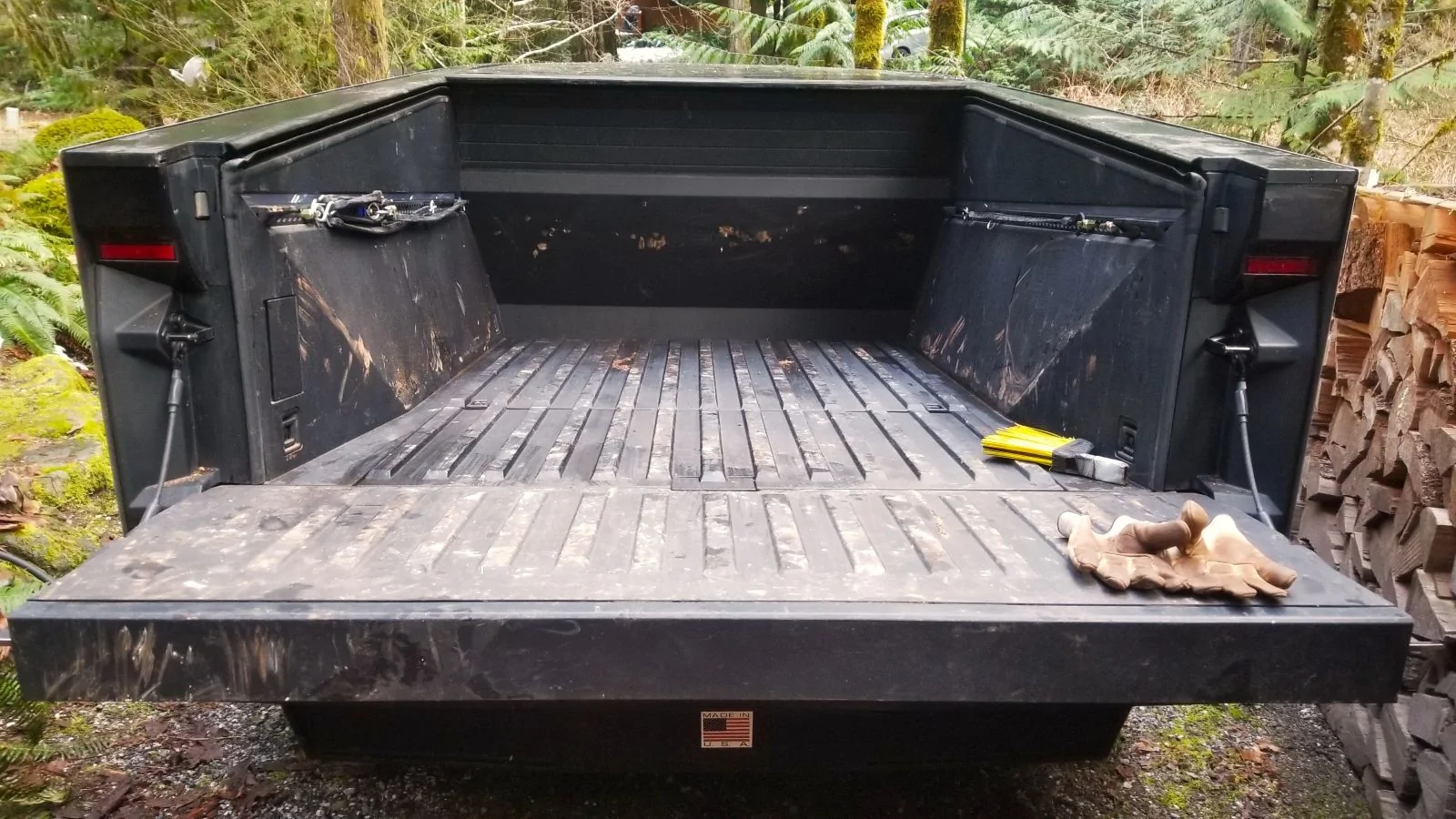 Tesla Cybertruck 2026 Build truck bed discoloration - delivery rejected 20260314_175515adsm