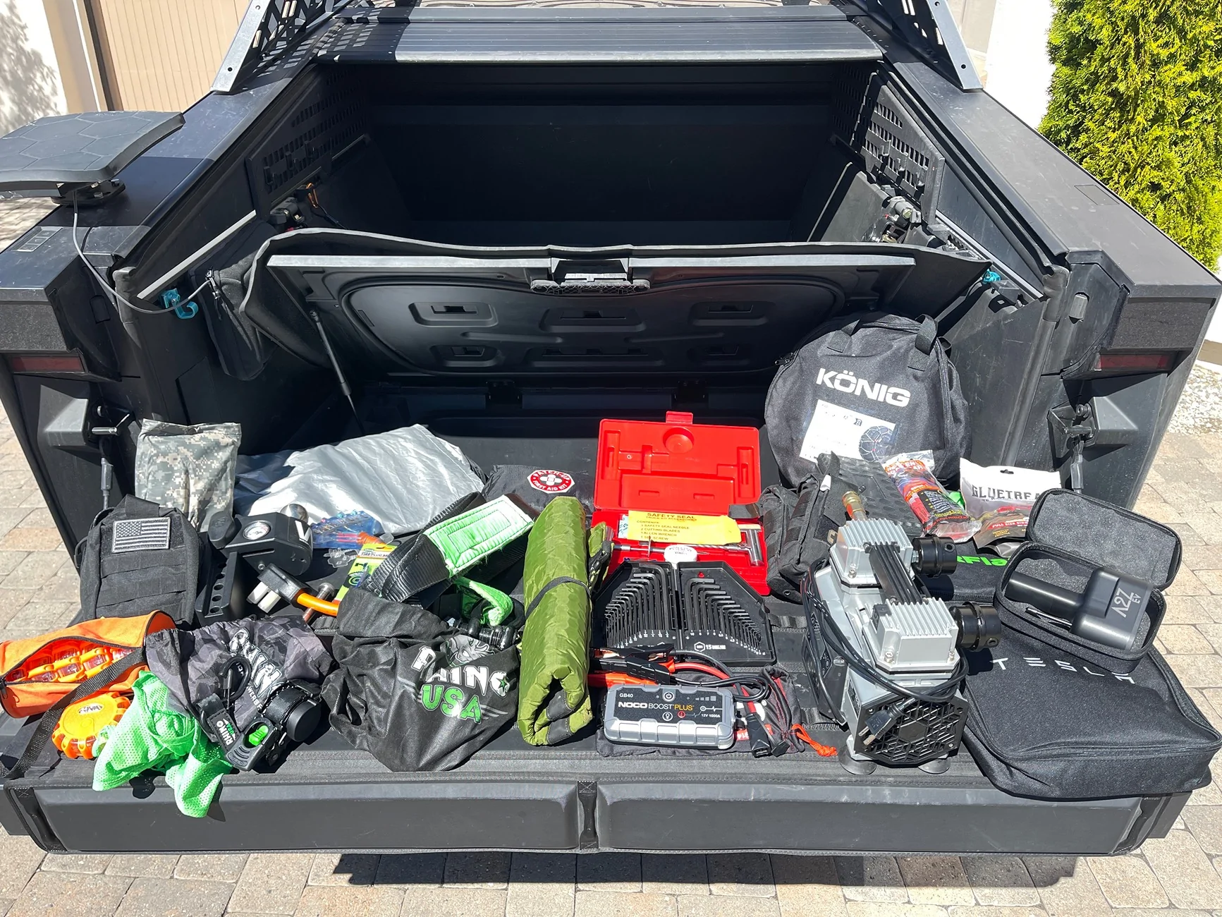 Tesla Cybertruck Vault Storage - what do you carry in your bed at all times?? Show me yours and I'll show you mine IMG_4765