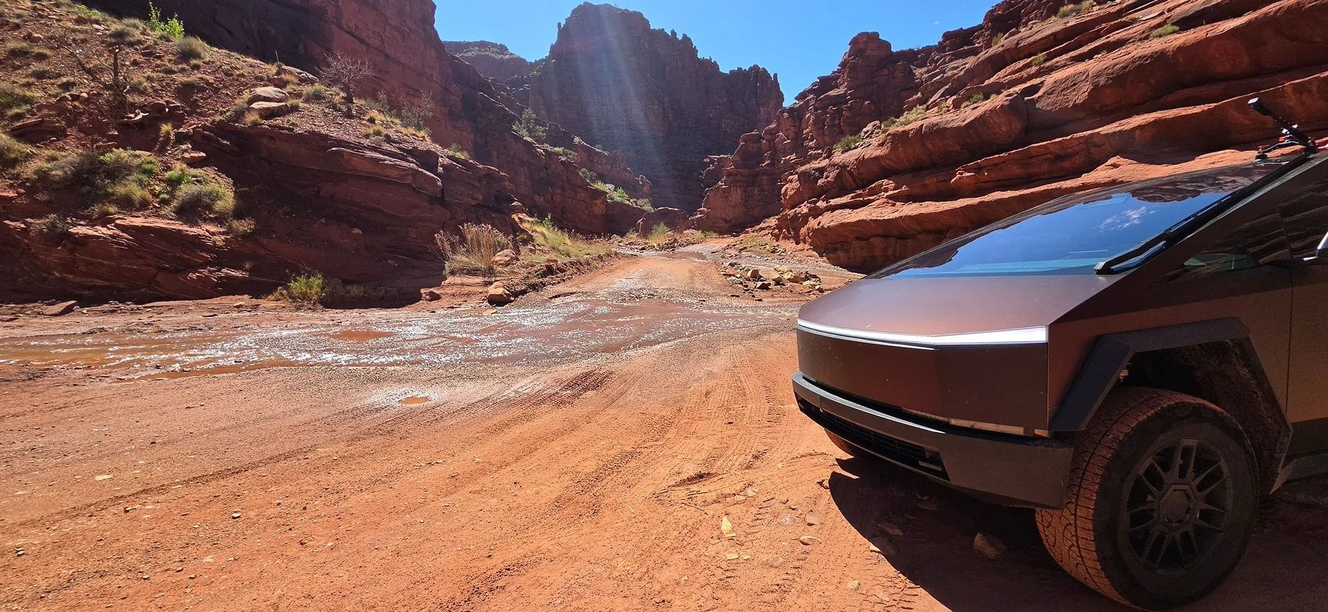 Tesla Cybertruck Absolute beginner - Moab off-road with family 20260402_145631
