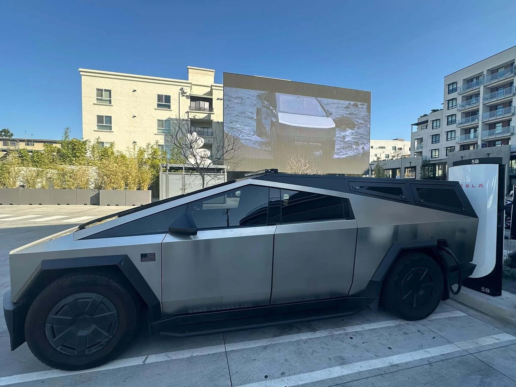 Tesla Cybertruck Urander Bed Cap Ideas & Setups IMG_4761