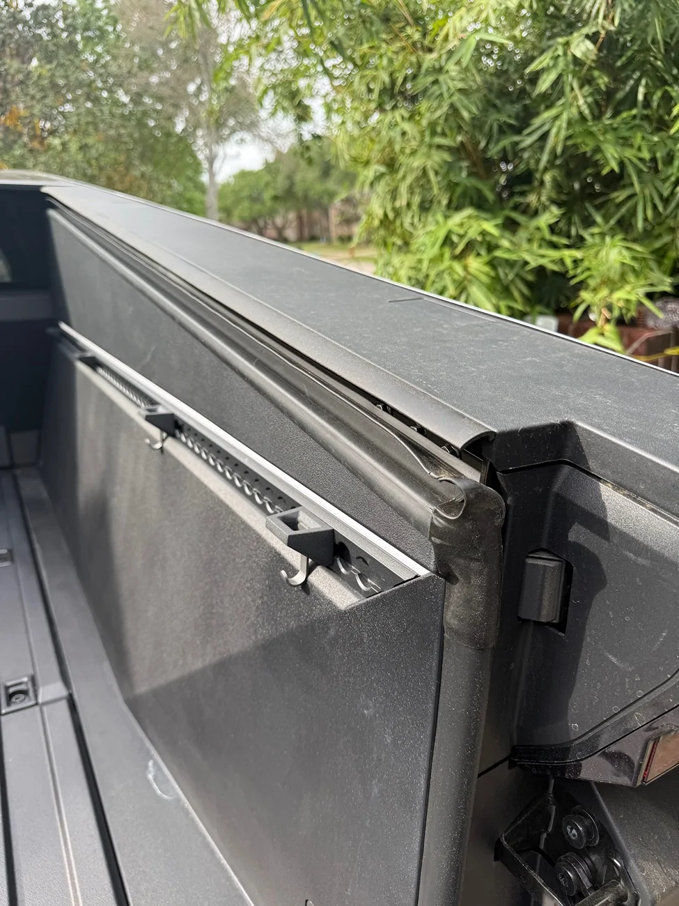 Tesla Cybertruck Missing tonneau cover rubber seal during delivery IMG_9134