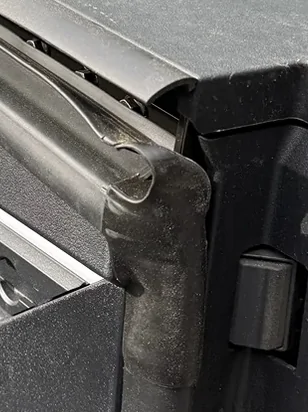 Tesla Cybertruck Missing tonneau cover rubber seal during delivery AISelect_20260408_084245_Firefox