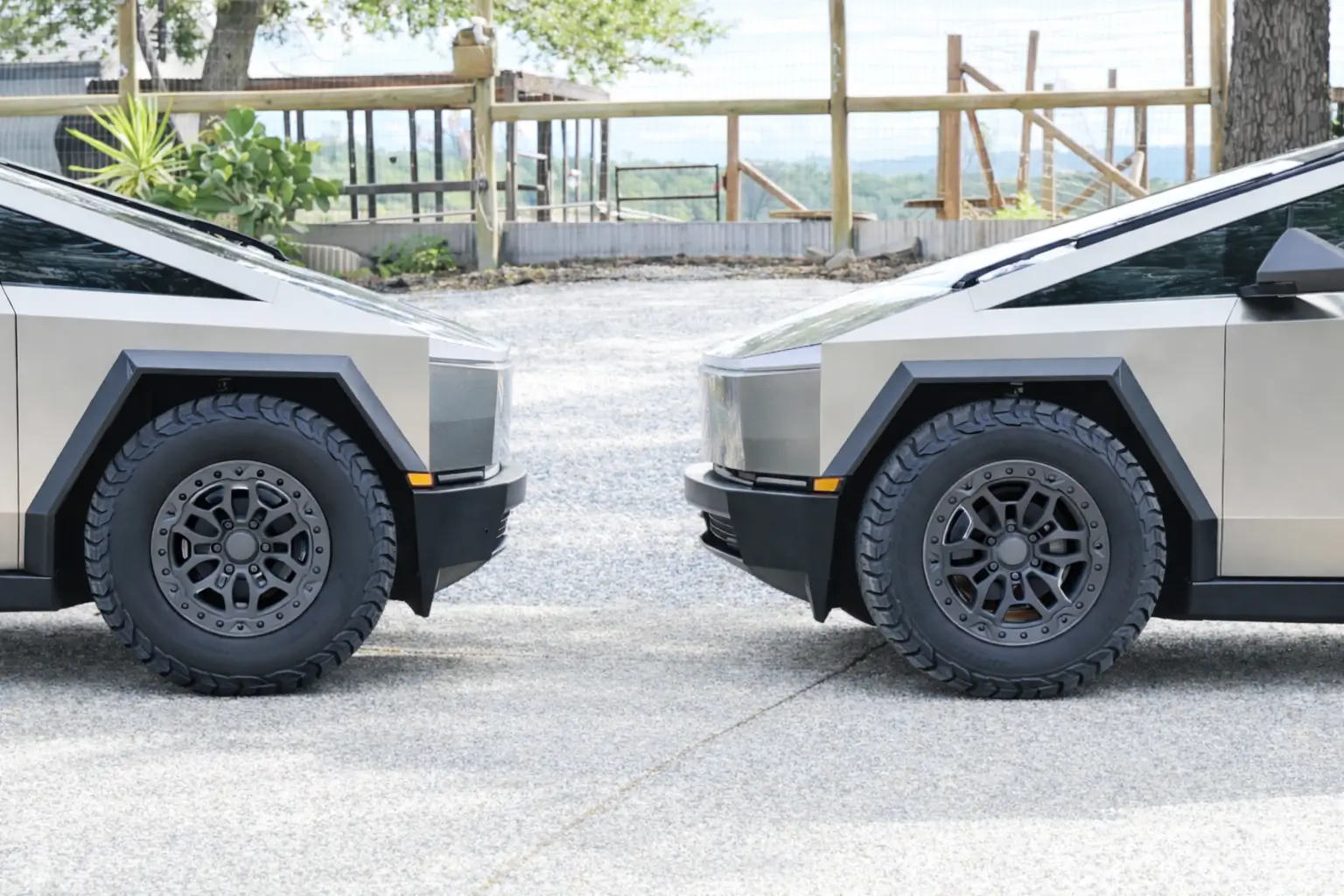 Tesla Cybertruck Martian wheels 18" vs 20" comparison Tesla Cybertrucks face off in natur