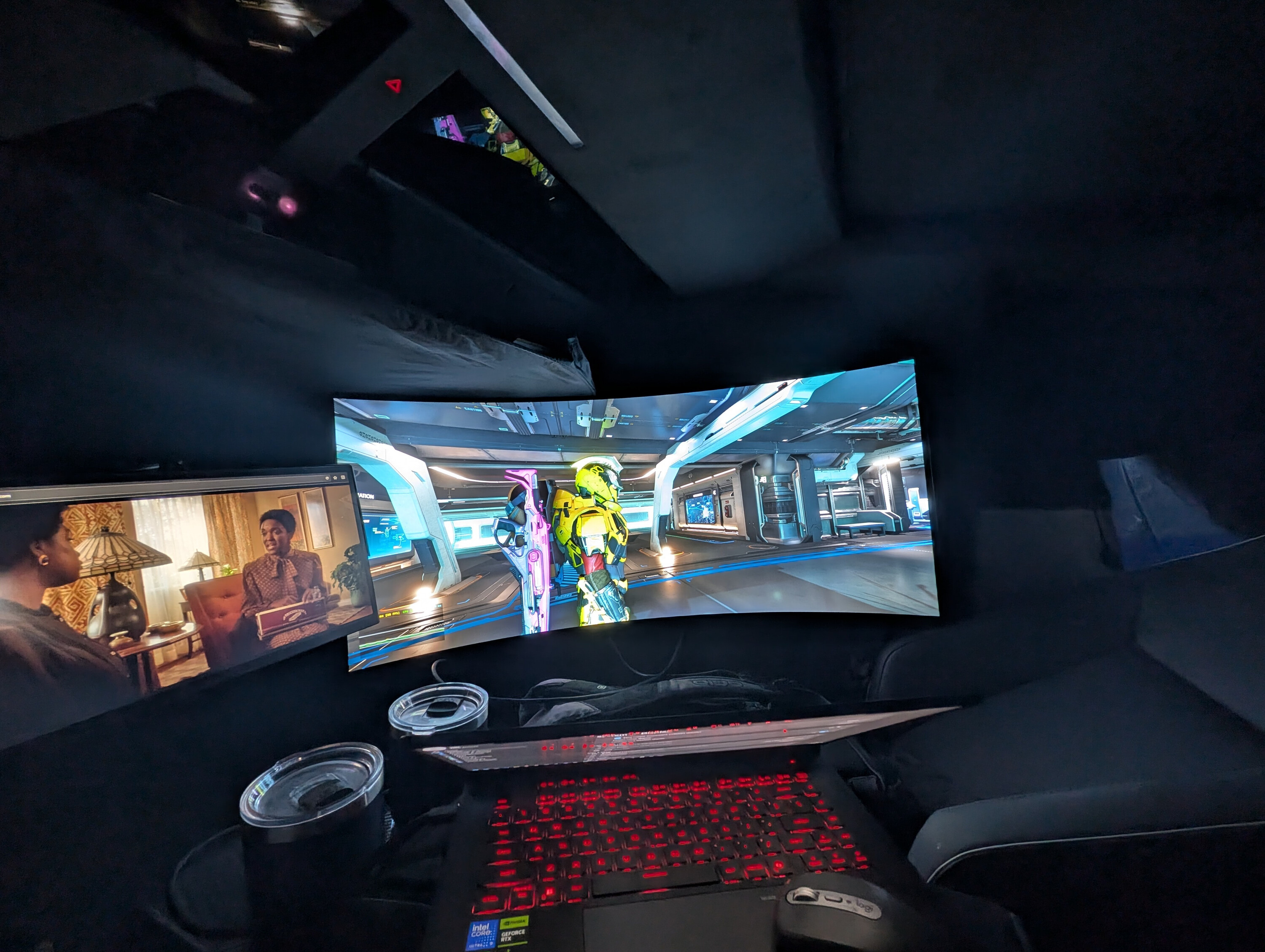 Tesla Cybertruck Roof TV install like BMW i7? laveNjC