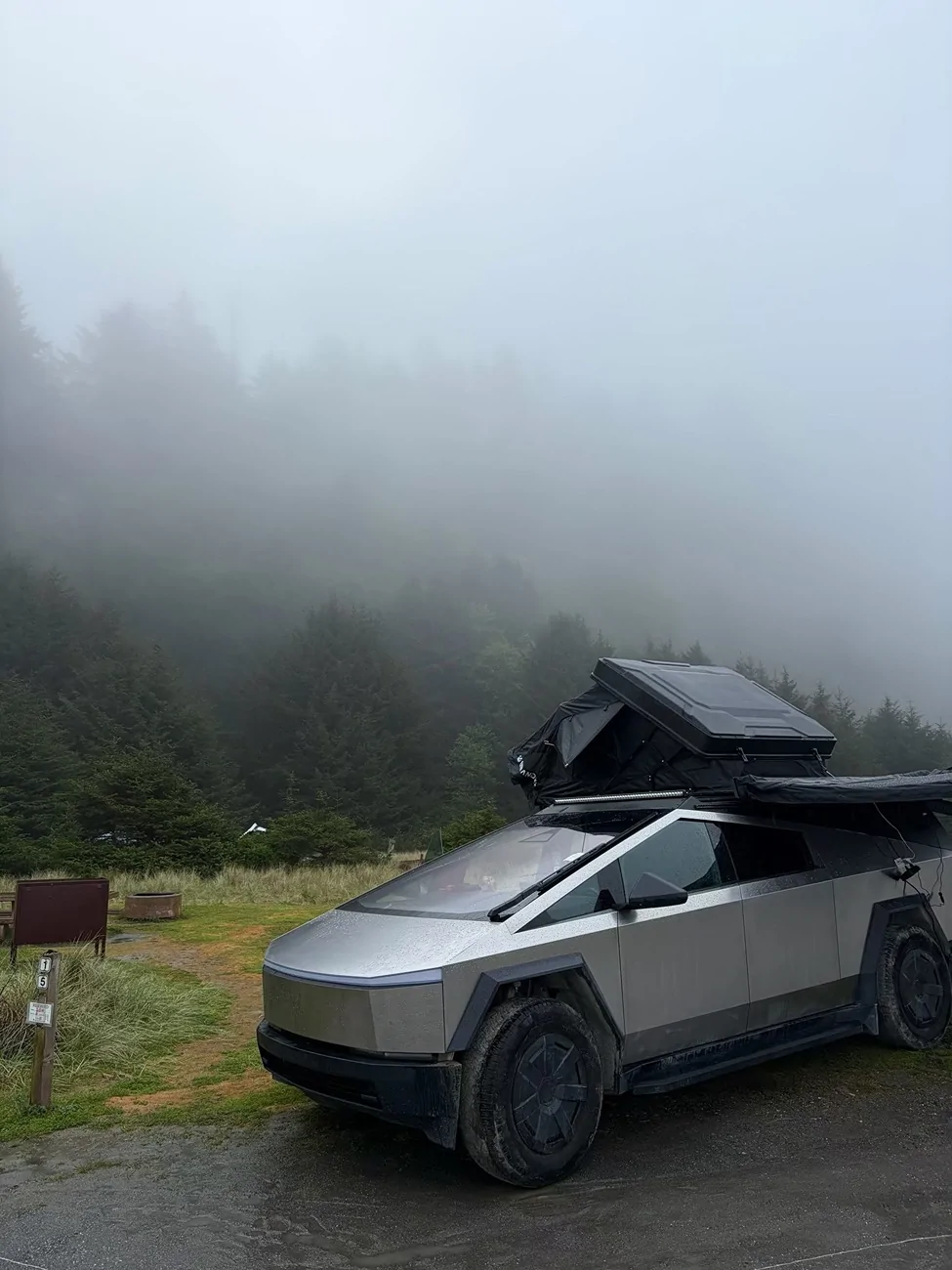 Tesla Cybertruck [URANDER NEW RELEASE] Ultra-Slim Hard Shell Queen Size Rooftop Tent – Built for Comfort, Designed for Your Cybertruck 3eff3f95c6a7a0d155df6012ef24cc_livephoto