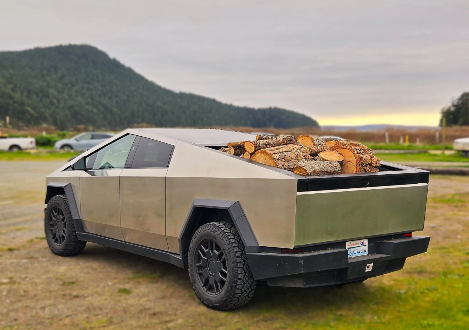 Tesla Cybertruck What Are You Hauling in your Cybertruck? 🦾 👷‍♂️ 20260413_165548adsm