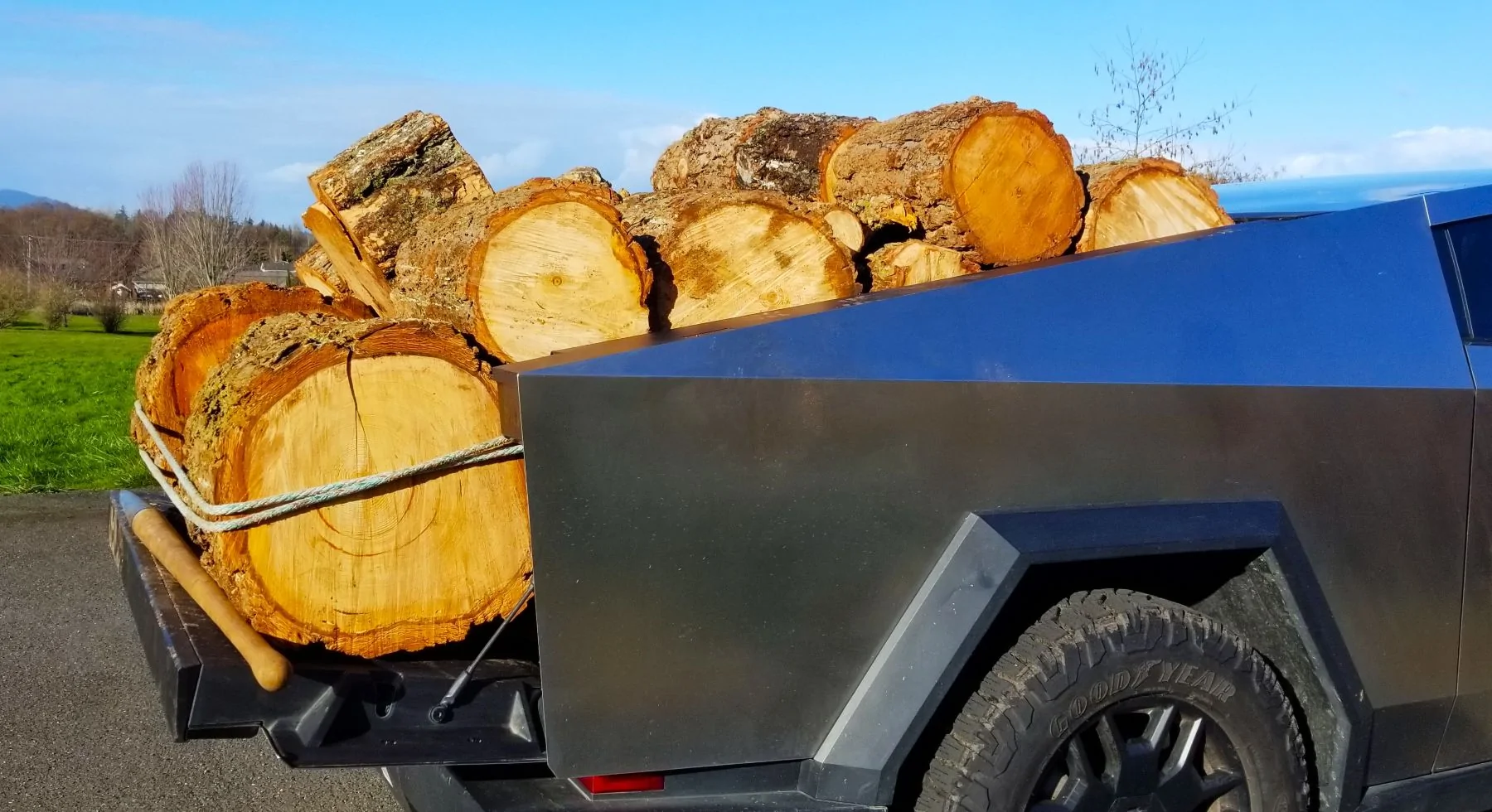 Tesla Cybertruck What Are You Hauling in your Cybertruck? 🦾 👷‍♂️ 20260308_164857adsm