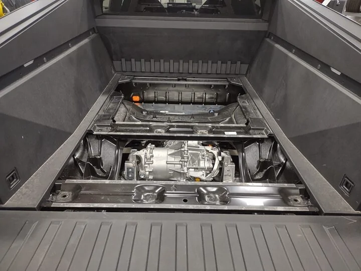 Tesla Cybertruck What can be added or upgraded on new standard AWD (non-premium)? 1776542865415-ol