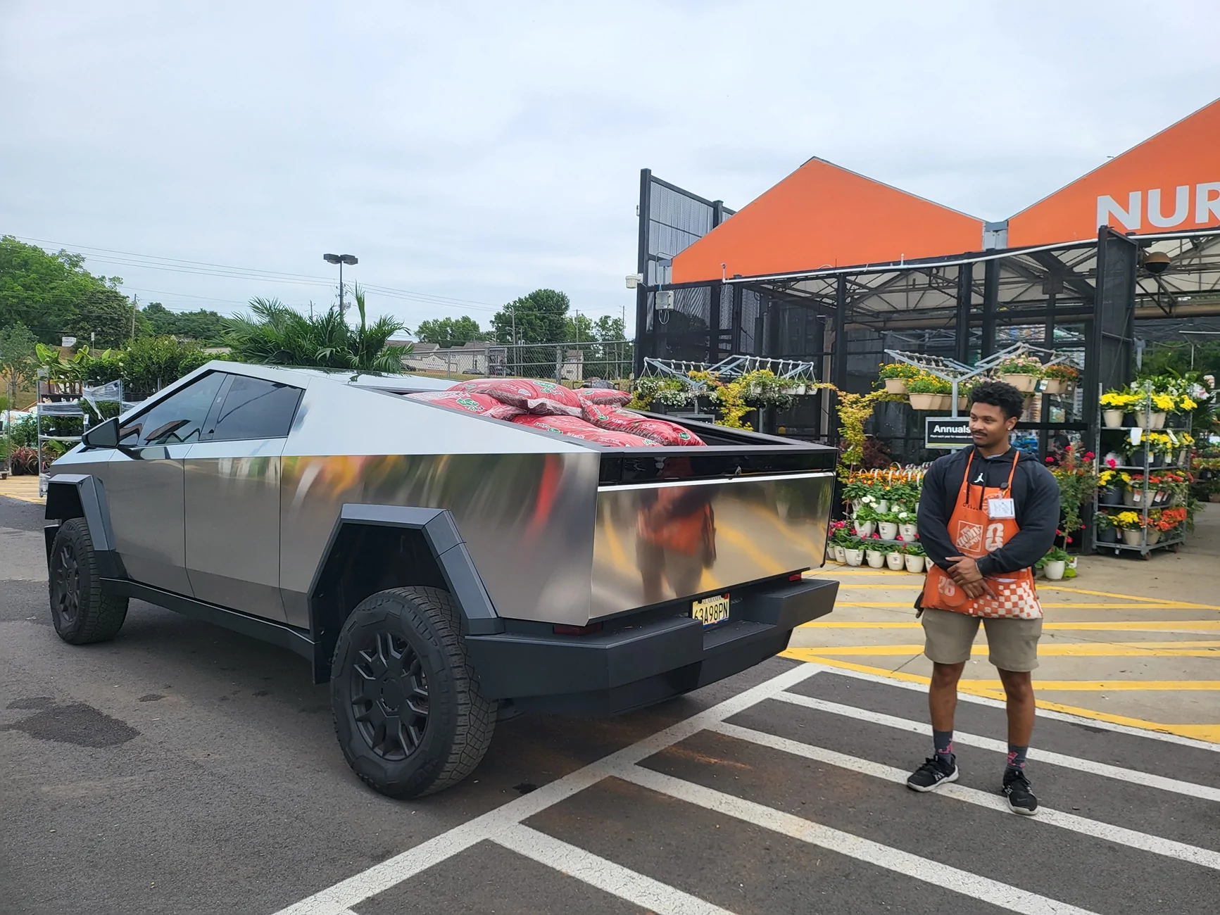 Tesla Cybertruck 🦾 Cybertruck doing truck stuff!  Post your photos! 20260419_125448
