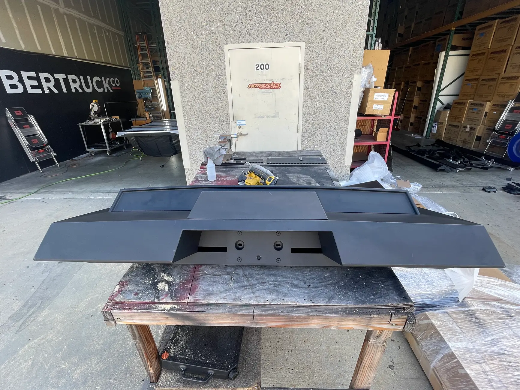 Tesla Cybertruck Cybertruck rear bumper replacement - OEM or aftermarket tempImage49icdW