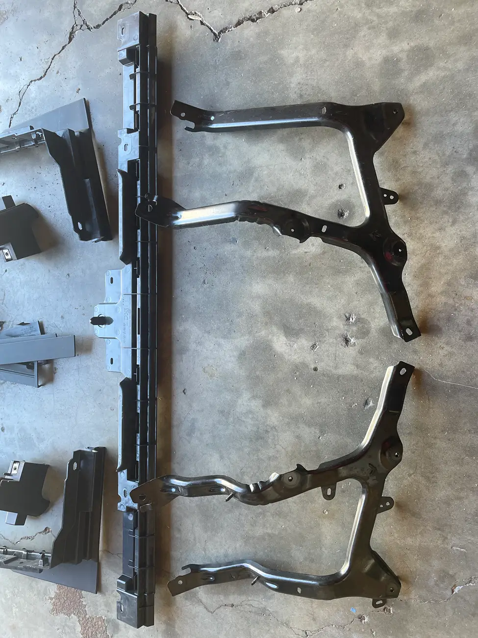 Tesla Cybertruck Cybertruck rear bumper replacement - OEM or aftermarket tempImageRehtsd