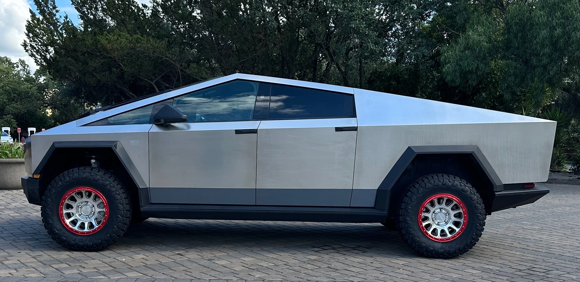 Tesla Cybertruck Daily random Cybertruck photos thread - Post Yours! 📸 🤳 1776938733073-3