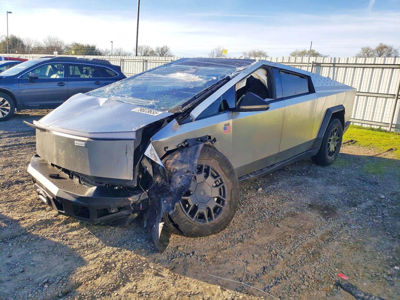 Tesla Cybertruck Head-on collision vs. idiot driver -- Cybertruck accident aftermath (pic + video) Head-on collision aftermath in Cybertruck